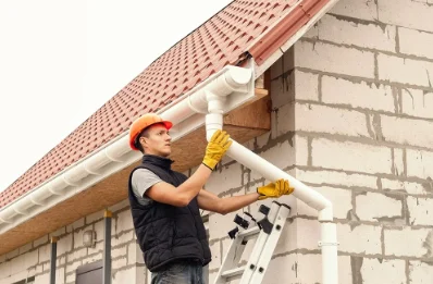 Pose et remplacement de gouttières à Bohars
